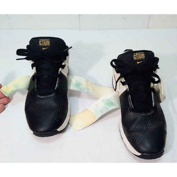 Nike Team Hustle D8 Basketball Shoes Sneakers White 881941-009 Boys Youth Size 7 - Picture 9 of 11